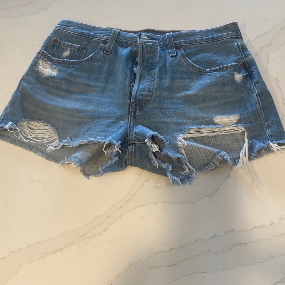 Levi Shorts size 29 waist never worn..